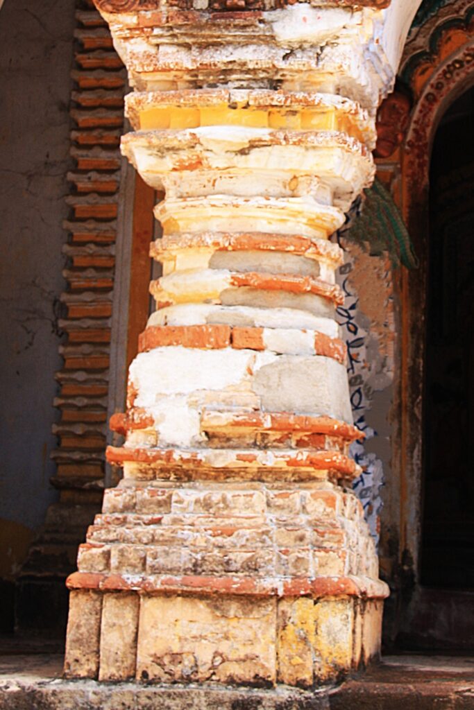 Absence of lime plaster coverings