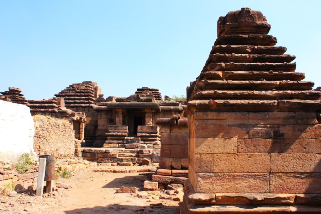 Charanthi Matha is a group of Jain temples dedicated to Jain Thirthankaras, located on the banks of the Malaprabha river in the heart of Aihole