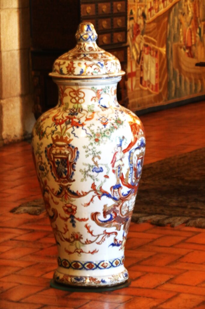 Large blue-and-white porcelain vases are scattered throughout the rooms. 