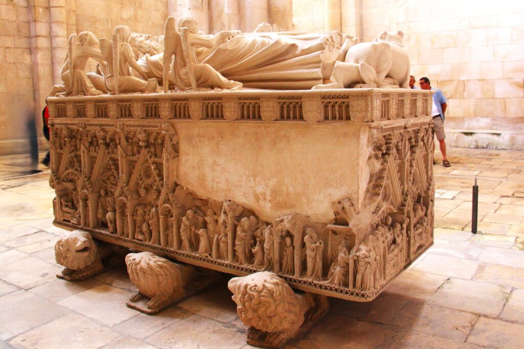 Damaged side of Pedro's tomb