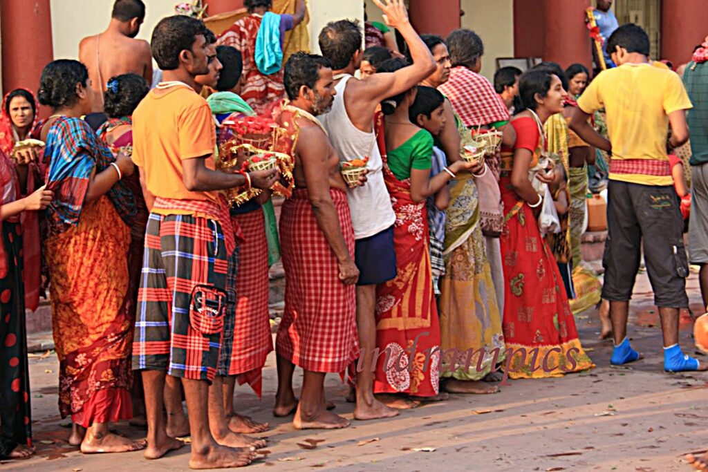 Devotees queue up to visit temple