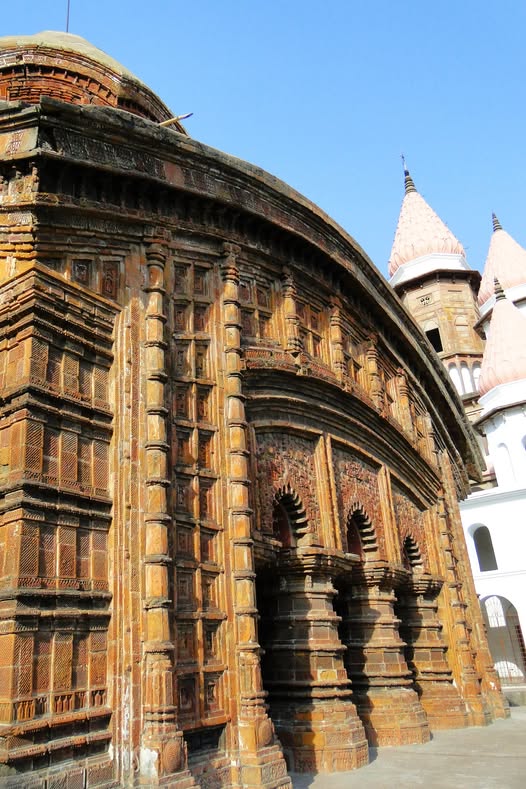Eka-Ratna Architecture and Curved Cornices of Ananta Basudev Temple
