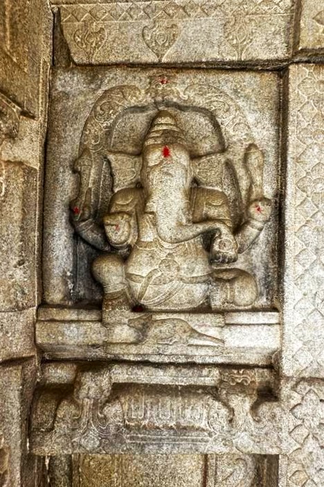 Ganesha Statue in Bhoganandishwara Temple