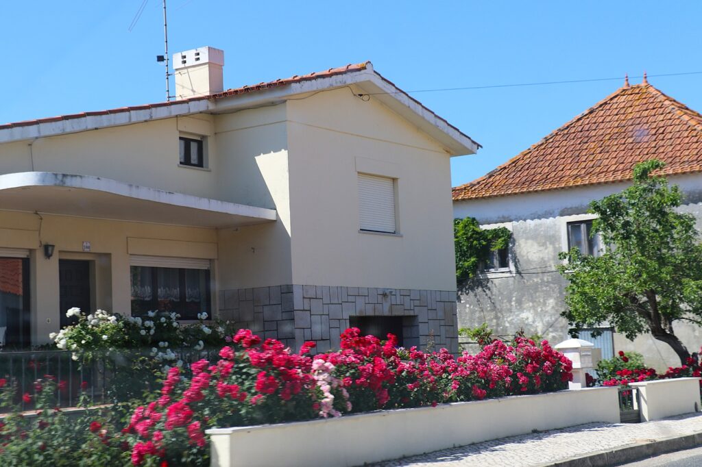 House with beautiful garden in Batalha Town