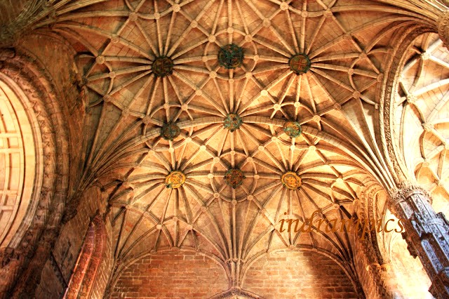 Details in ceiling - Mosteiro dos Jeronimos Cloister