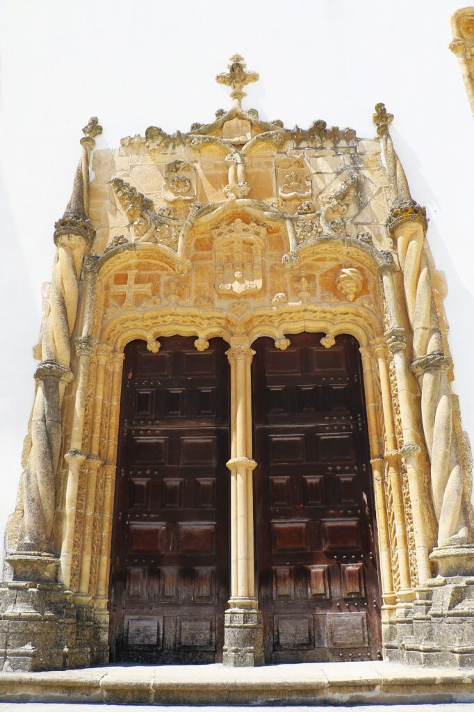 Manueline work on door frame