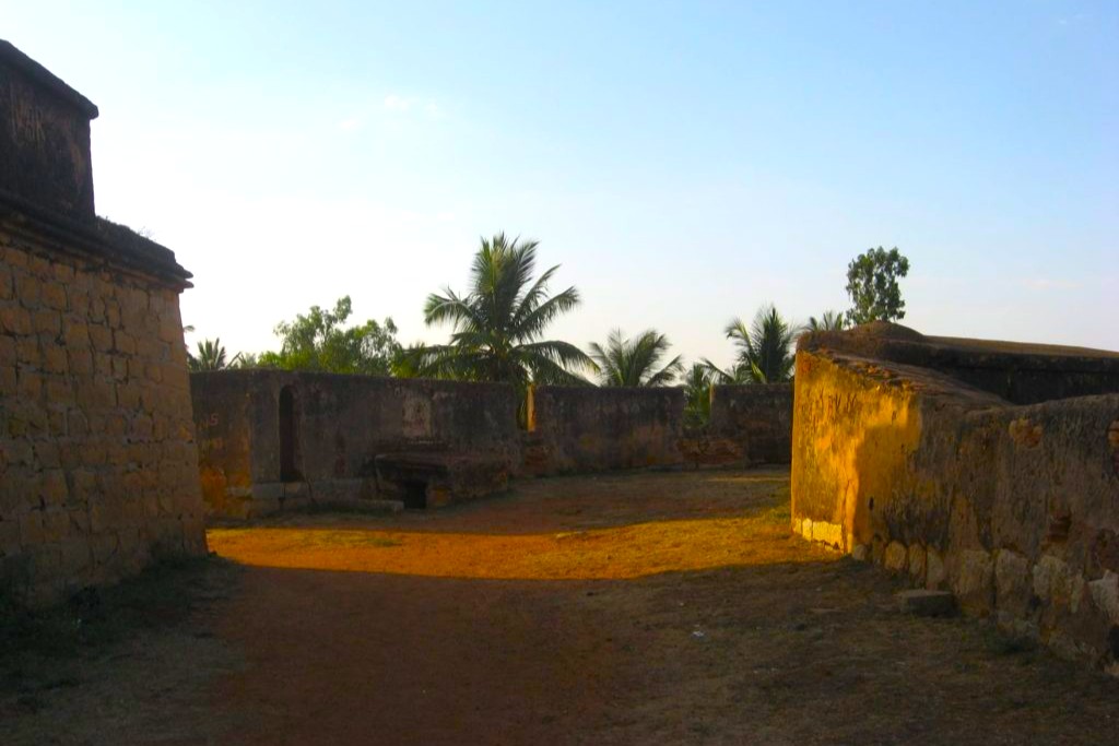 Path-over-Devanahalli-fort-wall