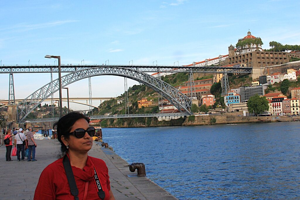 Posing with Iconic landmark of Porto