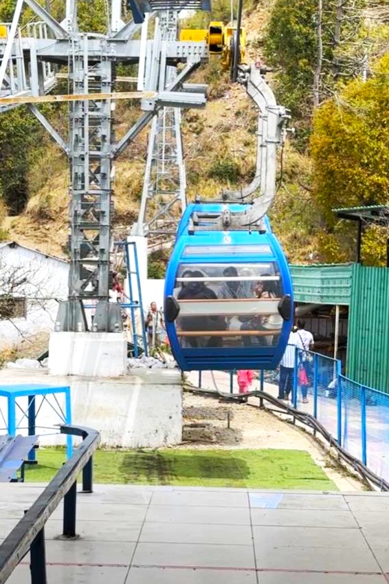 The Surkanda Devi ropeway cable car at the Kaddukhal base station, a 5-minute transit to the hilltop shrine.