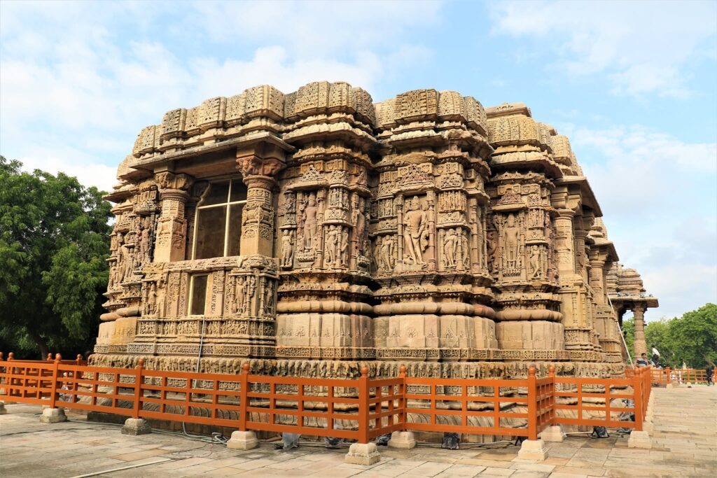 sun-temple-modhera-an-architecture-gem-of-india-i-share
