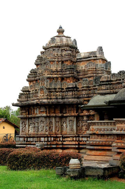 Veeranarayana Temple shrine Exterior