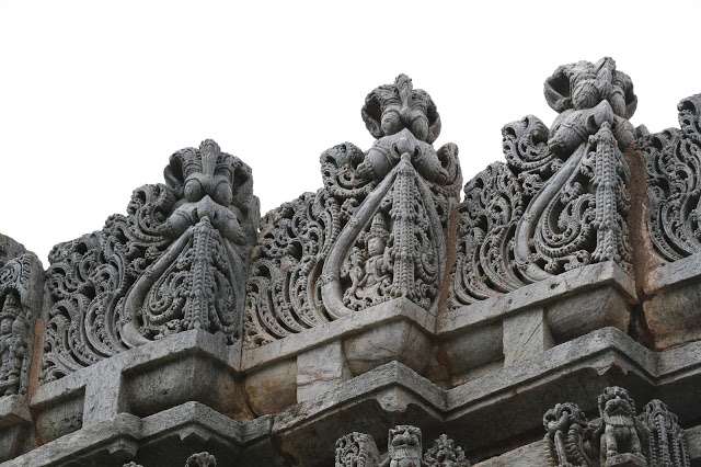 Vimanas decorated with kirtimukhas