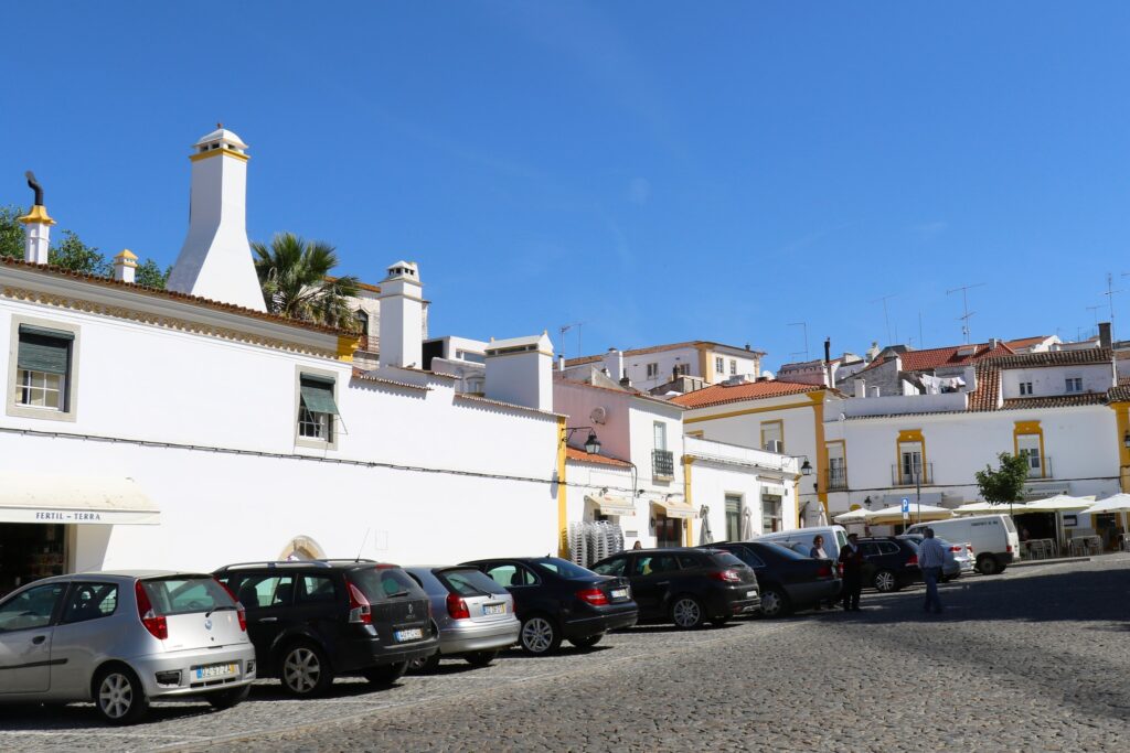 Whitewashed Évora's medieval quarter