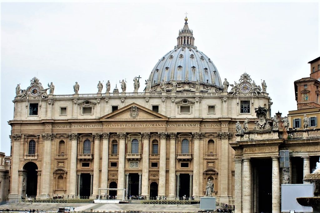 Exploring the Wonders of St. Peter's Basilica in Rome - i Share